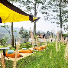 Pelangi cafe berdiri di lahan yang cukup lapang dan berada di daerah pegunungan. Lokasi Amp Daftar Menu Pelangi Cafe Amp Resto Bogor Review Suwatu Info Wisata Hits