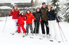 Alexandre emmanuel henri albert marie léopold, dutch: Royaler Skiurlaub Mathilde Und Philippe Von Belgien Mit Ihren Kindern Elisabeth Gabriel Emmanuel Und Eleonore Im Schweizer Verbier Stuttgarter Zeitung