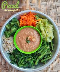 Tumis bawang putih, cabai rawit, dan daun jeruk. 8 Resep Aneka Pecel Mudah Dibuat Dan Menggugah Selera