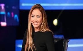 فقال لي مالك فاشهد على ربيعة لحدثني عن سعيد بن يسار أنه سأل ابن عمر فقال: Ø±ÙŠÙ‡Ø§Ù… Ø³Ø¹ÙŠØ¯ Ù„Ù„Ù…Ø±Ø© Ø§Ù„Ø£ÙˆÙ„Ù‰ ÙÙŠ ØµÙˆØ±Ø© Ù…Ø¹ Ø²ÙˆØ¬Ù‡Ø§ ÙˆØ£ÙˆÙ„Ø§Ø¯Ù‡Ø§ Ø§Ù„Ù…Ø¯ÙŠÙ†Ø© Ù†ÙŠÙˆØ²