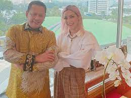 Nama politisi ini mulai mencuat seiring dengan bergulirnya kasus bank century, tak heran apabila bambang. Jessica Iskandar Tampil Sopan Bertemu Bambang Soesatyo Rambutnya Mengalihkan Dunia Okezone Lifestyle