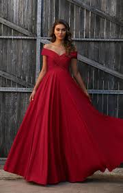 Nos boutiques 1861 et la petite garçonne s'allient dans notre collection de robe de bal et de graduation pour vous offrir des vastes choix pour tous les goûts. Robe De Soiree Fluide Rouge Bordeaux Robe De Temoin Mariage Robe Soiree Longue Robe