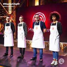 Scopri la selezione originale di capi professionali utilizzati nel programma e vivi l'esperienza di masterchef italia dalla cucina di. Masterchef Italia 20 Aspiranti Chef In Prima Linea