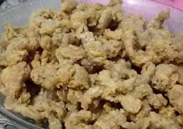 Usus ayam mungkin sebagian orang hanya menilai rendah namun setelah makanan ini diolah menjadi makanan yang snagat enak dan gurih nilainya akan sama dengan daging ayam. Usus Goreng Tepung Dengan