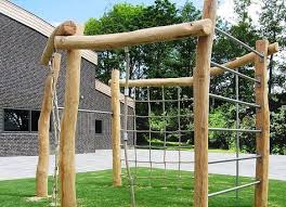 Klettergerust Aus Holz Mit Bildern Garten Kinderspielplatz Garten Robinie