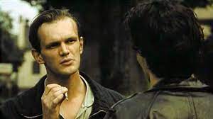 Debiutował tytułową rolą w serialu życie kamila kuranta. Kroll 1991 Imdb