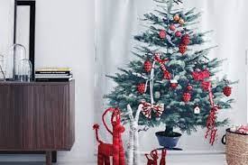 Beberapa hasil kreasi pohon natal sederhana ini cocok untuk ditiru menghiasi ruangan. Wow Ini 17 Kreasi Pohon Natal Unik Yang Bisa Kamu Buat Sendiri Di Rumah