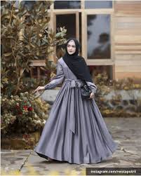 Baju couple kondangan hijab, baju couple kondangan kekinian, baju couple kondangan brokat, baju couple kondangan simple, baju couple untuk jual beli batik couple anak modern maret 2020 bukalapak jika anda sedang mencari gamis kondangan couple ralana abu anda sudah berada di. Adu Gaya 6 Selebgram Hijab Pakai Outfit Kondangan Abu Abu Mana Favoritmu Cewekbanget Id Line Today