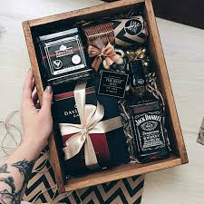 Pin De Geanelli Medina En Manualidades Regalos Para Hombres Cumpleanos Cestas De Regalo Regalos De Cumpleanos Para Novio