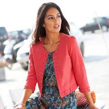 Par exemple, pour l'article «veste en jean coupe ample», «miss isajane» commente «je recherchais depuis un moment une veste en jeans écru/blanche. Epingle Sur Veste Courte