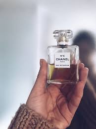 9 Rekomendasi Parfum Terbaik Untuk Wanita Dengan Harga Di Bawah Rp 300 Ribuan 2020