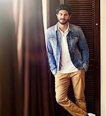 Mollywood actor dulquer salmaan is just like his superstar dad mammootty, who also in love. Dulquer Salmaan Speaks Up On The Difference Between Working For Bollywood And South Films News
