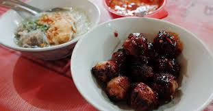 They also sell steamed meatball and tofu. Limakaki Tiga Kedai Bakso Di Malang Yang Enak Dan Harganya Pas Dikantong