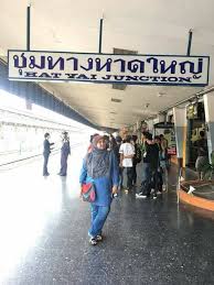 Sebahagian dari kitorang ade yang bertolak dari kl sentral dengan train ets dan ada yang naik kereta dan park kat padang besar. Oh Media Best Betul Boleh Pergi Hatyai Balik Hari Naik Facebook