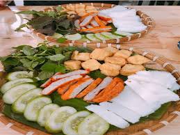 Hiện cả 5 cơ sở của quán đều chuyển qua hình thức bán hàng qua mạng, cho phép thực khách đặt qua ứng dụng hoặc gọi hotline đều được. Top 10 Quan Bun Ä'áº­u Máº¯m Tom Quáº­n 7 Ngon Ná»•i Tiáº¿ng Vá»‹ Ä'áº­m Ä'a Nháº¥t