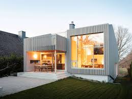 The multiple levels of the home are visible from . Kommunikativ Auf Allen Ebenen Architektur