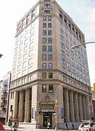 The East River Savings Bank Now A Duane Reade Architect Cass Gilbert Supreme Court Building Architect Building