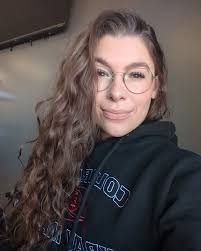 Alexandra Papp's Instagram, Twitter & Facebook