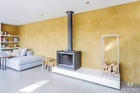 betonlook wand met verf een wand met uitstraling vtwonen woonkamer muur woonkamer kleuren gouden muren