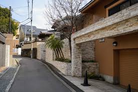 関西随一の高級住宅街「帝塚山」、建築制限に守られた美しい街並みがすごかった ｜【楽待新聞】不動産投資コラム・ニュース
