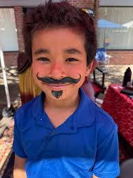 It's never a dull moment while selling tie dye😄😄😄