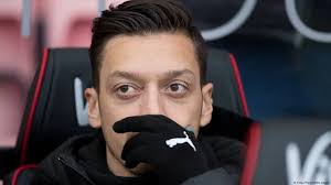 Özil facing career crossroads at Arsenal