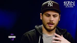 Reckless Love Tops Charts Cory Asbury Shares Story Behind The Worship Worship Songs Christian Singers Christian Music