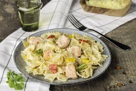 One Pot Pasta Au Saumon Et Trois Poivrons Cookeo Recette Cookeo Recette Recette Pate Au Saumon Recette Plat Facile