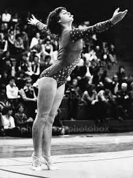 Ecaterina szabo, simona păucă · 1988: Nadia Comaneci Exclusive Unpublished Photo Ref 879 Eur 7 80 Nadia Comaneci Prise Par Un Professionel Retirage Sur Le Papi Gymnastik Trikots Trikots Turnen