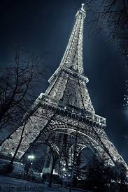 La otra vez fueron fotografías de día, hoy son de noche. Otra Vista De La Torre Eiffel Por La Noche De Eiffel La Noche Otra Por Torre Vista Eiffel Tower Photography Paris Tour Eiffel Paris Wallpaper