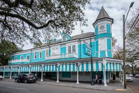 Uptown's got the looks in the family, bless its heart. A Tour Of The New Orleans Garden District The Planet D