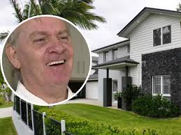 Gold Coast man slashes $700k from asking price of life for sale