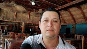 SERVICIO SOCIAL AYUDEN A COMPARTIR. ES DEL TRIUNFO BALANCÁN Y DESAPARECIÓ  AYER A LOS 8pm. Cualquier información por favor llamar al 934 344 0663  seguridad pública.