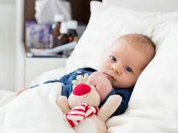 Grâce à l huile essentielle de tea tree applique sur le bouton , en combien. Bebe A Un Petit Bouton Rouge Faut Il S Inquieter Femme Actuelle Le Mag