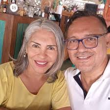 Muchasfelicidades querida Comadrix Marcela Juárez que tengas un lindo día y  que cumplas muchos años más! #TQM 💐 🍾 🎁 💐