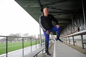 Benieuwd of jij iemand herkend? Hoe Oud Fc Twente Keeper Eddie Pasveer Enschedese Ouderen In Beweging Wil Krijgen Enschede Tubantia Nl