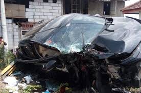 Begitu logam retainer sudah ditahan agar tidak kembali ke tempat semula, tangan yang memegang ujung karet dapat berpindah ke bagian kunci, lakukan penekanan ke bawah agar. Xpander Remuk Wajah 7 Penumpang Diterjang Kereta Api Teriakan Warga Tak Digubris Gridoto Com