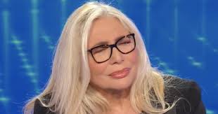La conduttrice ha sottolineato di voler superare la domenica in degli. Mara Venier In Lacrime A Domenica In Il Grave Lutto Per Covid Ciao Carmela Il Tempo