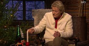 Sandgrund lars lerin, karlstad picture: This Year S Christmas Host Lights The Candle On Svt Nachrichten