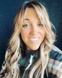 Melissa Stogsdill's Instagram, Twitter & Facebook