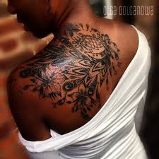 This Is A Great Way To Prove Everyone Wrong Who Keeps Spreading The Myth That Tattoos Aren T Visible On Dark S Side Tattoos Women Dark Skin Tattoo Side Tattoos
