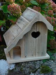 Nichoir Oiseaux En Palette Https Www Facebook Com 130904900443708 Nichoir Mangeoires Pour Oiseaux Faites Maison Nichoirs Rustiques