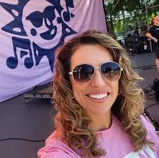 Emily Burris's Instagram, Twitter & Facebook