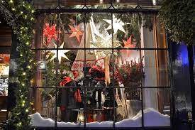 Existen multitud de opciones yalternativas dentro de la red, hay tiendas y almacenes con objetos capaces dellamarnos la estamos convencidos de que en nuestra tienda de decoración navideñaencontrarás esas figuras que faltaban en tu belén, esos portatarjetas. Decora Tu Tienda Para Navidad Decoracion Para Locales Comerciales