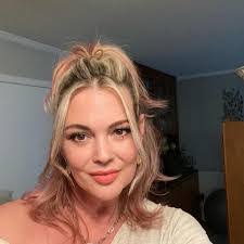 Pamela Welty's Instagram, Twitter & Facebook