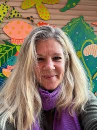 Kelly Wallin's Instagram, Twitter & Facebook