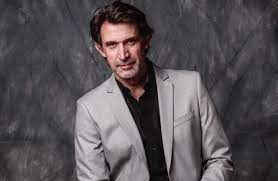 Nacida en santiago, el 16 de marzo de 1965, en una familia de artistas. Francisco Melo En Desacuerdo Con Las Demandas De Alejandra Fosalba Y Amparo Noguera