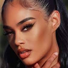 Destiny Crowe's Instagram, Twitter & Facebook