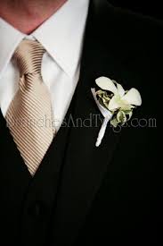 If you're going to a more serious even (say, a funeral) you don't want to wear ties in such bold colors. Pin On Protocolo