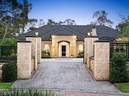 Amanda brown was found by newman lying on the floor of their home at 8pm on saturday night. Homes Of The Rich And Famous In Melbourne Herald Sun